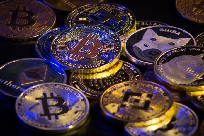 pileofcryptocurrenciesoverdarkbackgroun-3QB2ZM2JFBAUTKPCRTC6EFHOUA.jpg