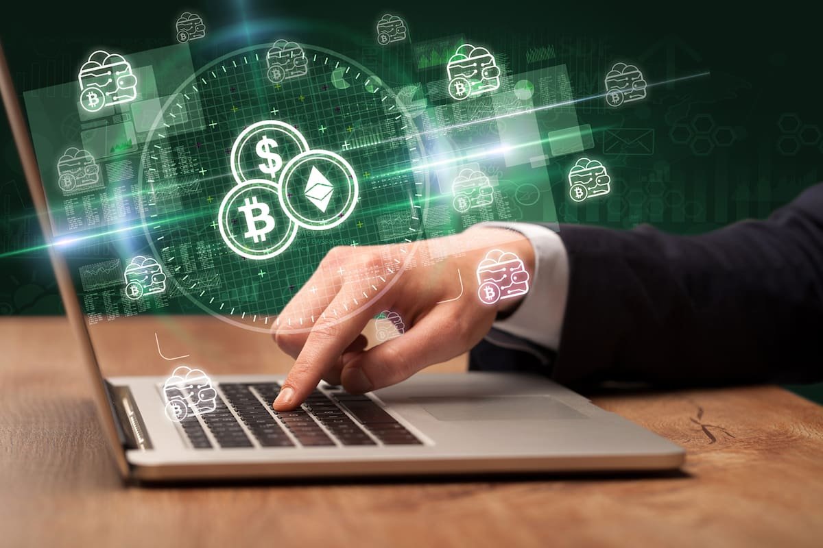 businesshandworkinginstockmarketwithcryptocurrenc-5FVVEEKTCVEZ5PKSPFC3BAXQVQ.jpg