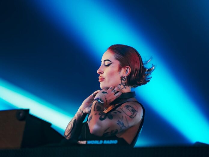 Indira-Paganotto-es-la-DJ-del-momento-y-esta-haciendo.jpg