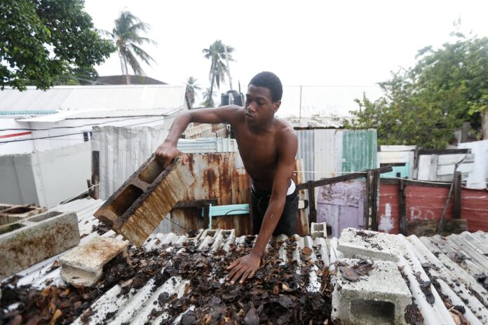 Jamaica-comienza-a-sentir-la-inminente-llegada-del-catastrofico-huracan.jpg