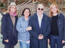 Las infantas Cristina y Elena visitan un museo en Burgos junto a Antonio Resines y su esposa, Ana Pérez-Lorente | Gente