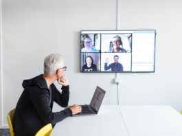 Del pelota al adulador digital: cómo medrar en la era de las oficinas híbridas